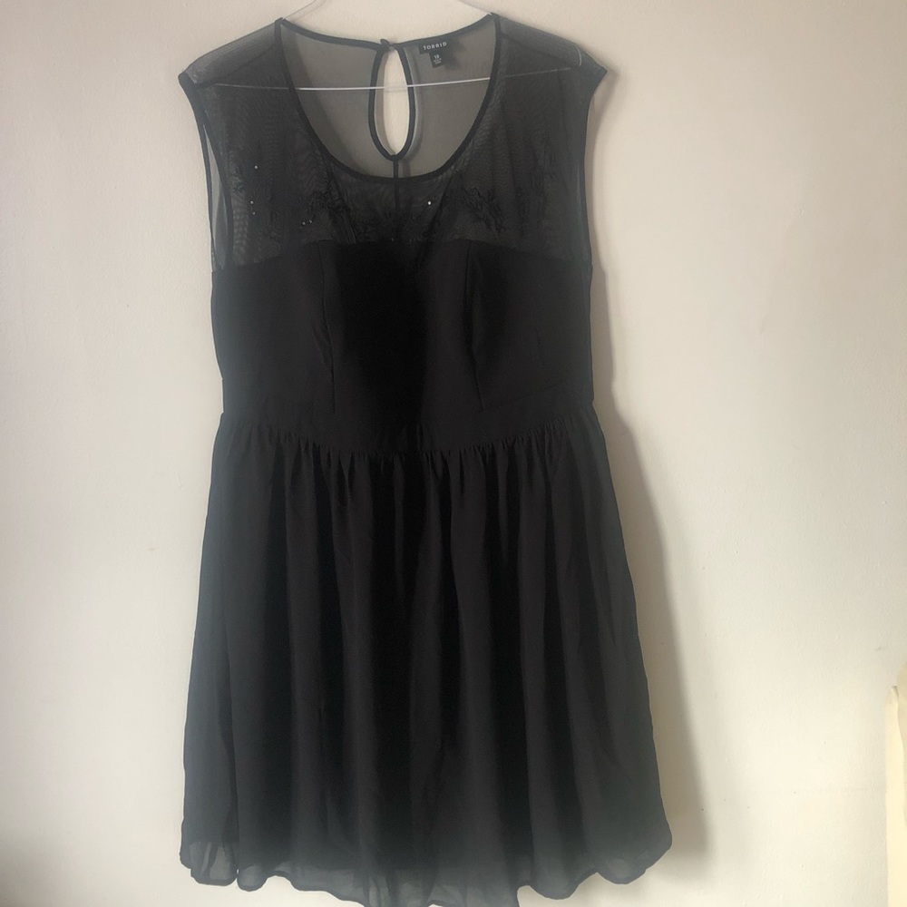 ❤️Torrid Black Evening Dress  Sleeveless Mesh Embroidered Sequin Neckline Sz 18